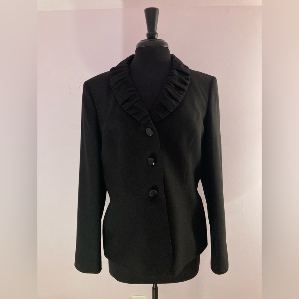 Le Suit Ruffled Blazer